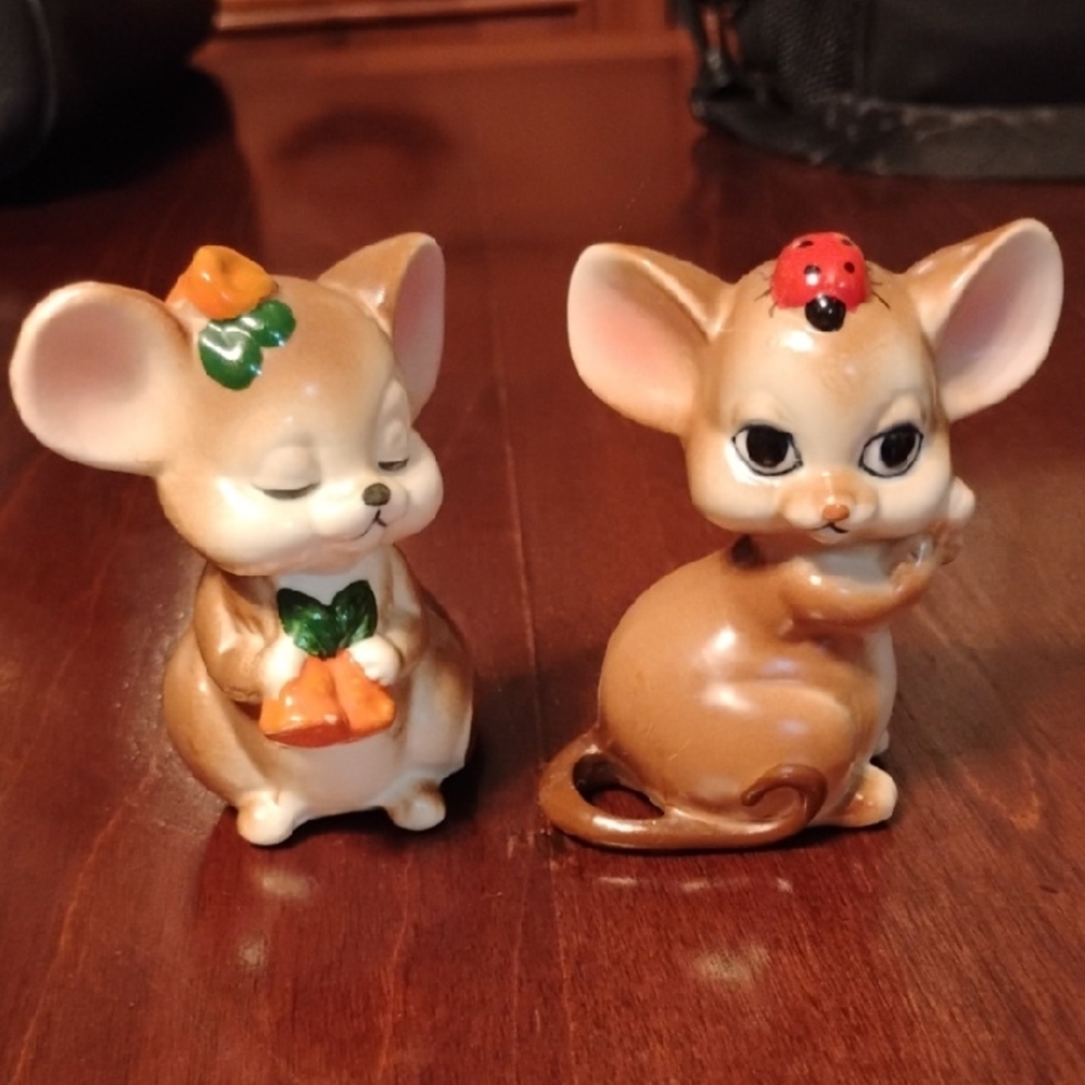 Adorable Brown Lefton Mouse Figurines